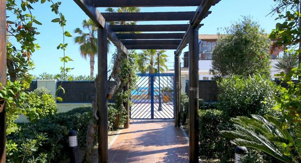 La Noria Playa Sabinillas - Beachfront Apartment サン・ルイス・デ・サビニリャス