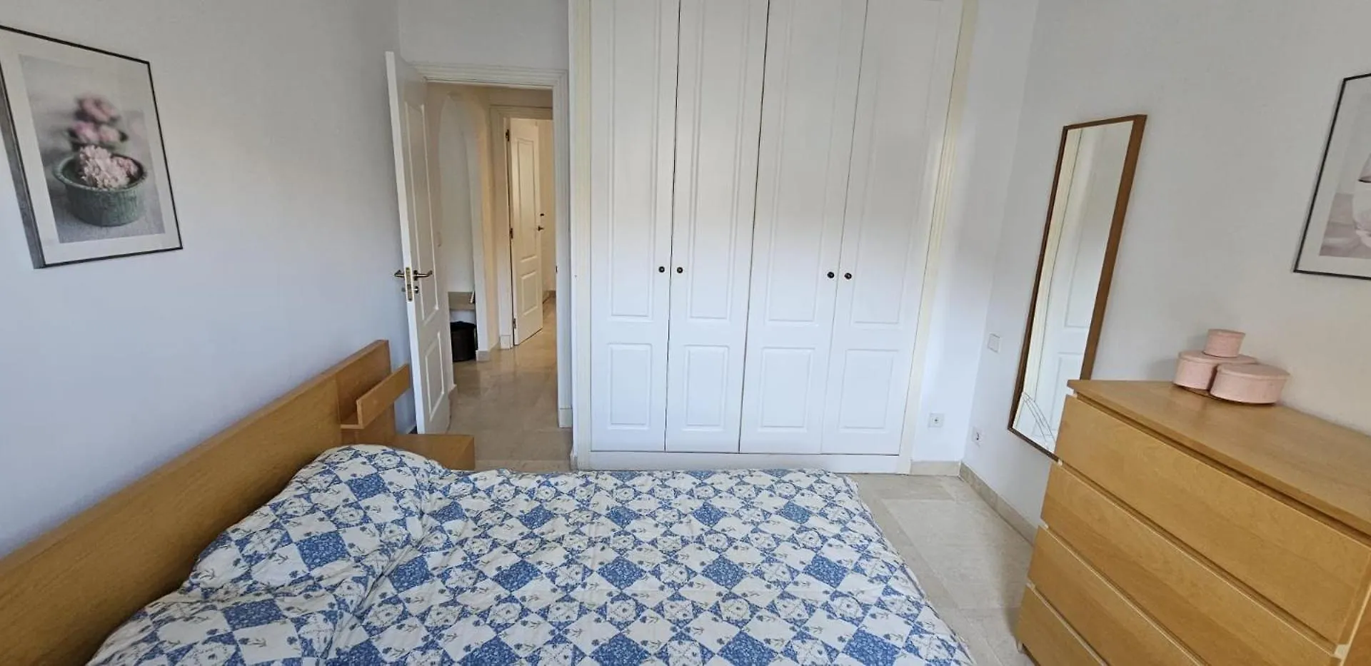 La Noria Playa Sabinillas - Beachfront Apartment サン・ルイス・デ・サビニリャス