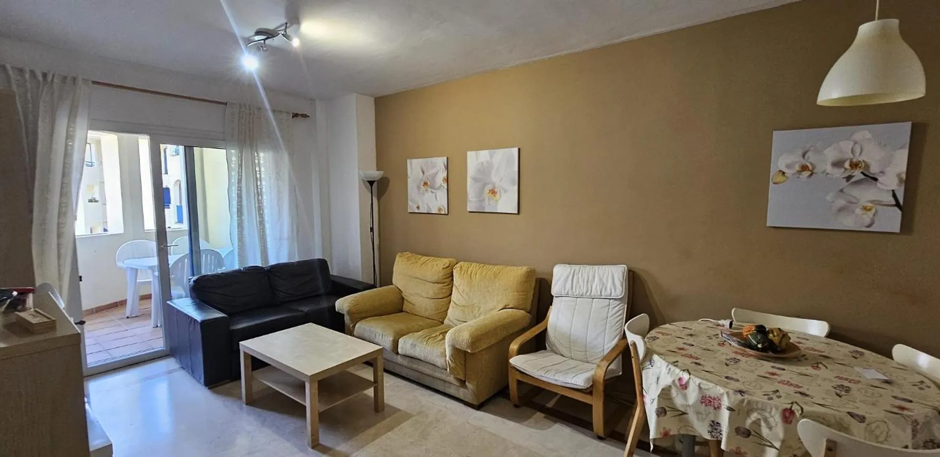 La Noria Playa Sabinillas - Beachfront Apartment サン・ルイス・デ・サビニリャス 0*,  スペイン