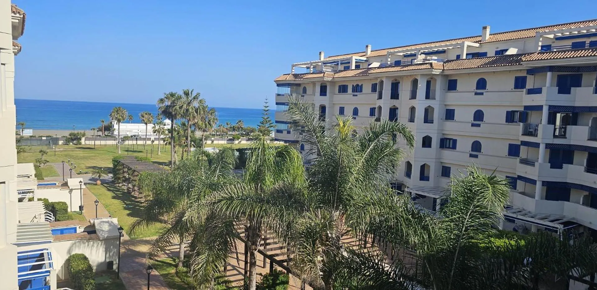 La Noria Playa Sabinillas - Beachfront Apartment サン・ルイス・デ・サビニリャス